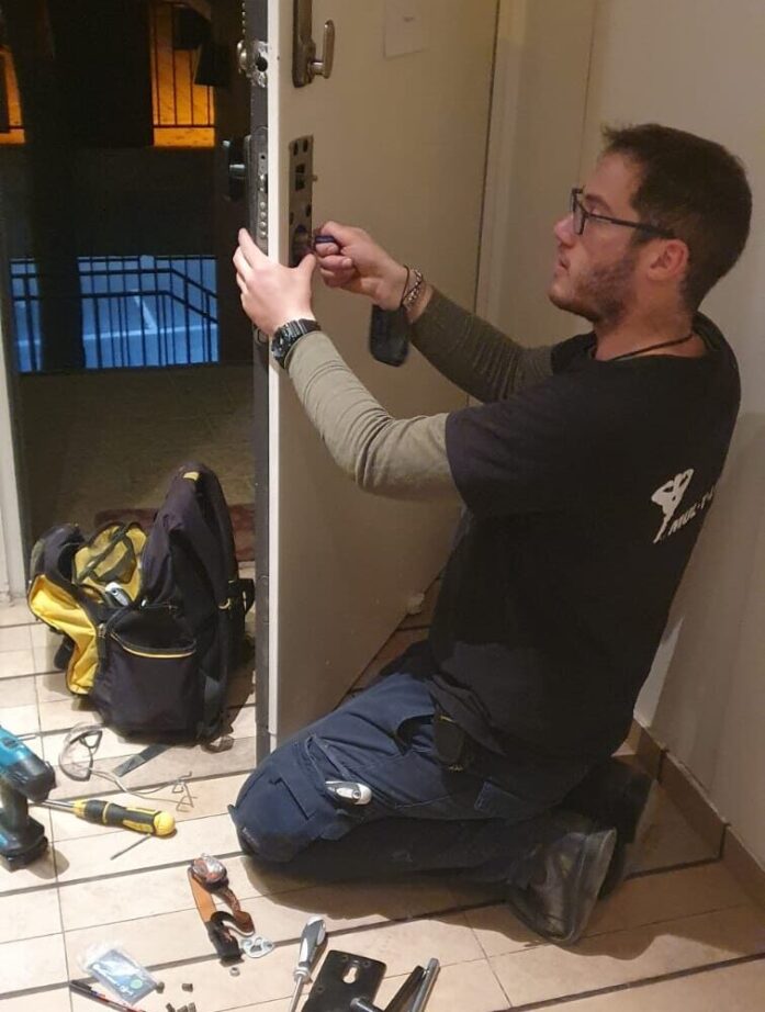 The Traveling Locksmith providing on-site locksmith service